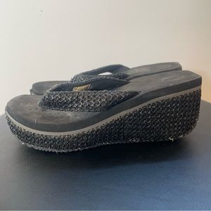 Volatile Island Women's Sandal Size 7 Heels Wedge Black Rattan Woven Flip Flop